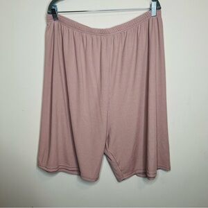 BOOHOO Crème Biker Shorts